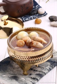 松茸鸽蛋盅