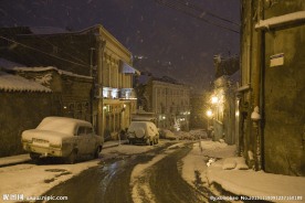 小巷风雪夜