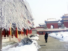 雾凇寺庙建筑摄影图片