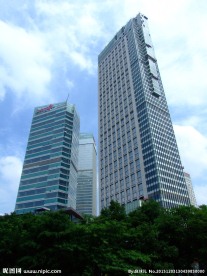 仰视勒泰中心万豪酒店