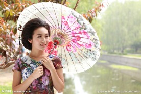 油纸伞美女图