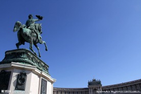 英雄广场卡尔大公雕像