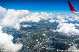 飞机上俯瞰城市