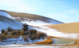月牙泉初雪