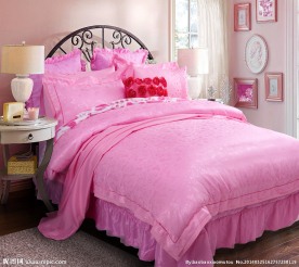 粉色提花绣花婚庆床品
