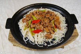 石板香锅金针菇扒羊肉
