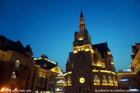 意大利风情街教堂夜景