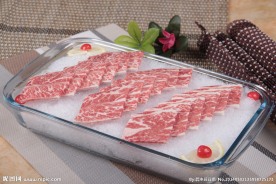 水和立方牛肉