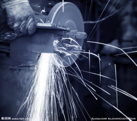电锯切割火花