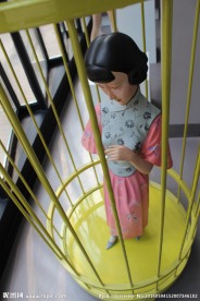 笼子里的女人