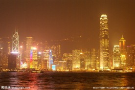 维多利亚港金色大楼