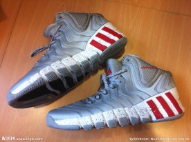 ADIDAS篮球鞋