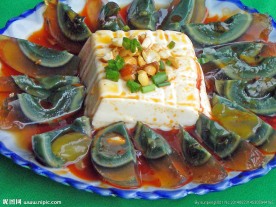皮蛋拌豆腐