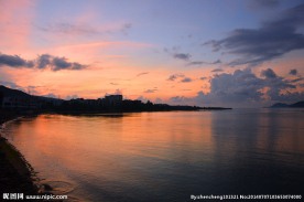 夕阳下的海边