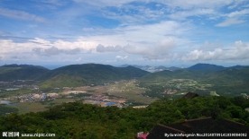 蓝天山峰