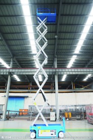 江河自行电剪叉