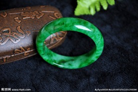 高端翡翠手镯