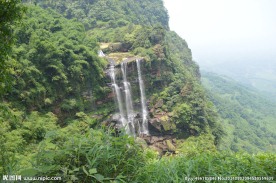 山水瀑布