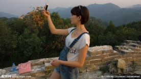 短发美女