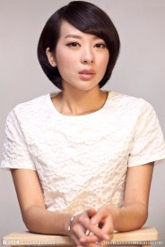 短发美女