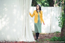 甜美女模高清外景拍摄