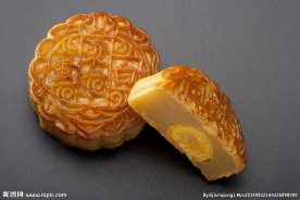 中秋蛋黄月饼图片
