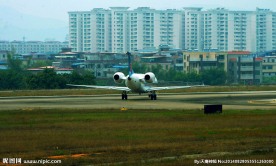 航空客机掉头起飞