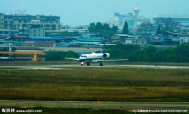 航空客机掉头起飞