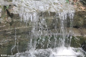石壁流水