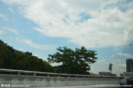 蓝天 高速路