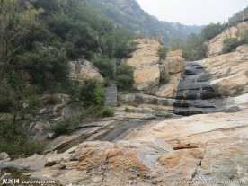 卢崖瀑布景区风景