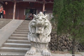 威武石狮