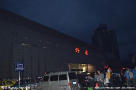 丹东火车站夜景