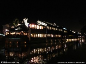 夜晚古镇