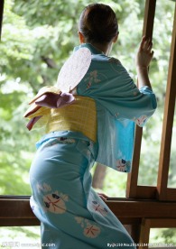 和服翘臀美女