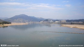 最美山村河流