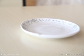 白色盘子