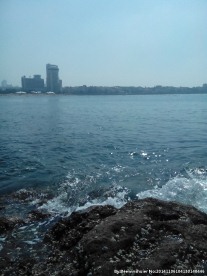 海边礁石 浪花击打