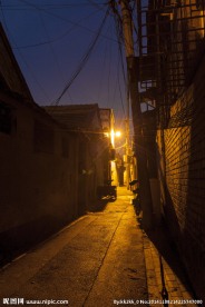 胡同的灯光