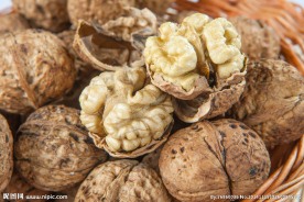 新疆纸皮核桃图片