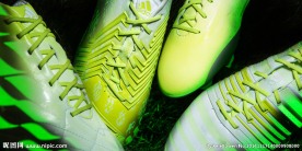 ADIDAS 足球鞋