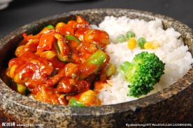石锅鸡腿拌饭