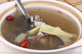 三参乌鸡滋补煲