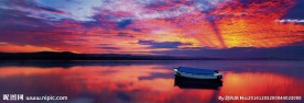 夕阳下的海边图片