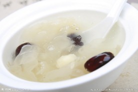 银耳莲子羹