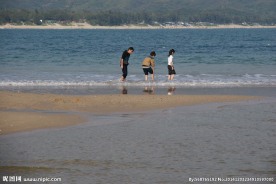 海边玩耍