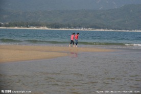 海边玩耍