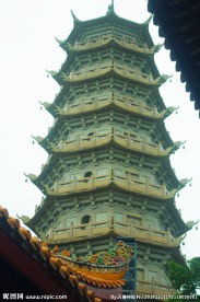 间隙透射千佛塔