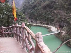 山谷河流