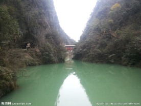 山谷河流